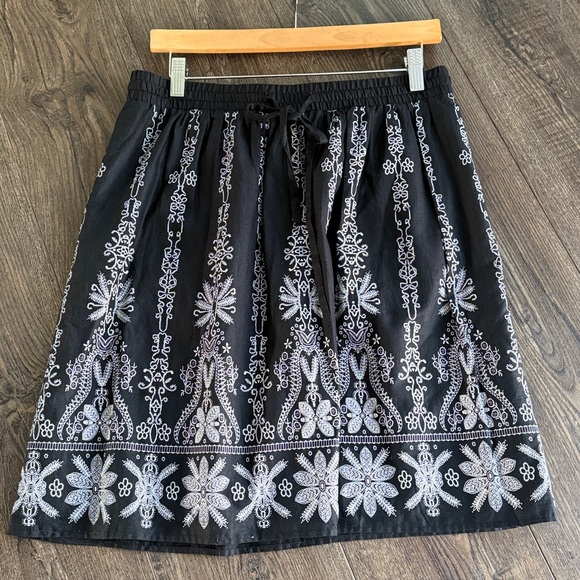 Liz Claiborne Dresses & Skirts - Axcess by Liz Claiborne Black Printed Drawstring Women's Skirt S